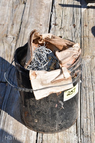 5 gal bucket of fencing clips