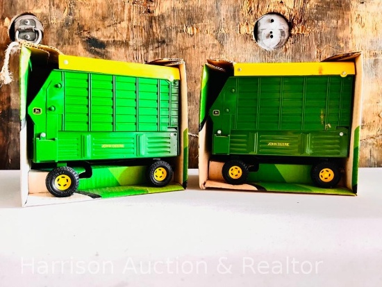 Set of 2 John Deere Big Farm Forage Wagon