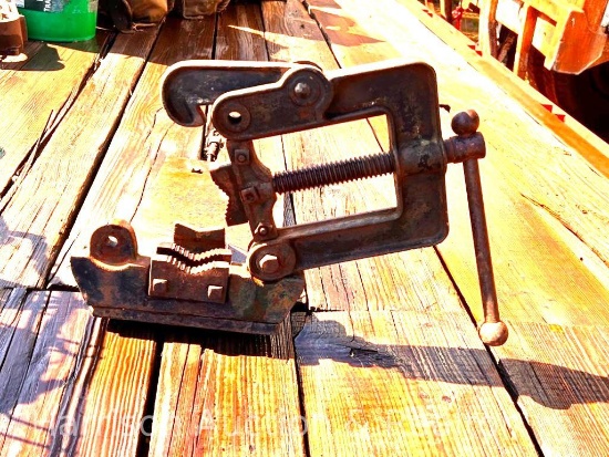 Vintage Hollins pipe vise upper and lower jaws 403E