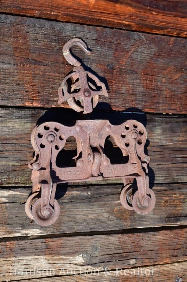 Vintage Antique Primitive Cast Iron hay pulley