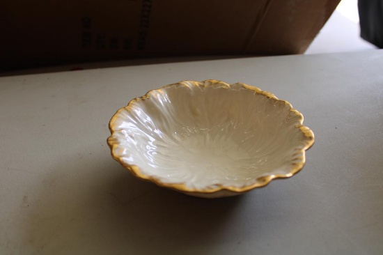 LENOX Vintage Round Small Dish with Gold Detailing, Flower Petal Design