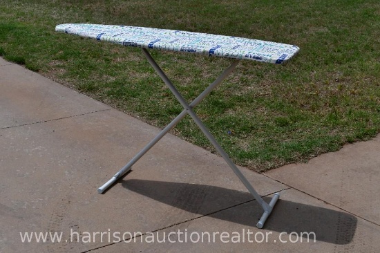 METAL IRONING BOARD WITH COVER