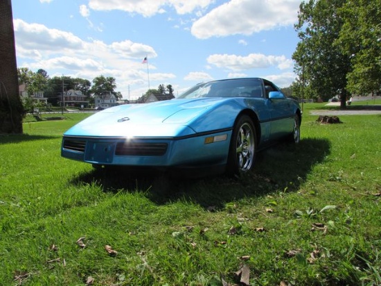 1985 Chevrolet Corvette Coupe. Nice clean car. Runs and drives as it should