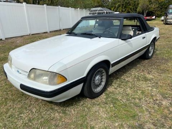 1987 Ford Mustang LX Convertible. Florida one family owned car. Most books