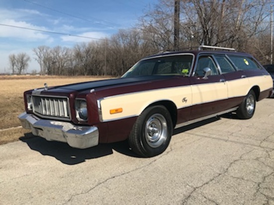 1976 PLYMOUTH FURY V-8 BIG BLOCKAUTOMATIC TRANSMISSION, A/C,3RD ROW SEATING