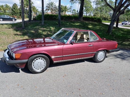 1989 Mercedes-Benz 560 SL Roadster Convertible. 5.6L V8 Engine. Automatic T