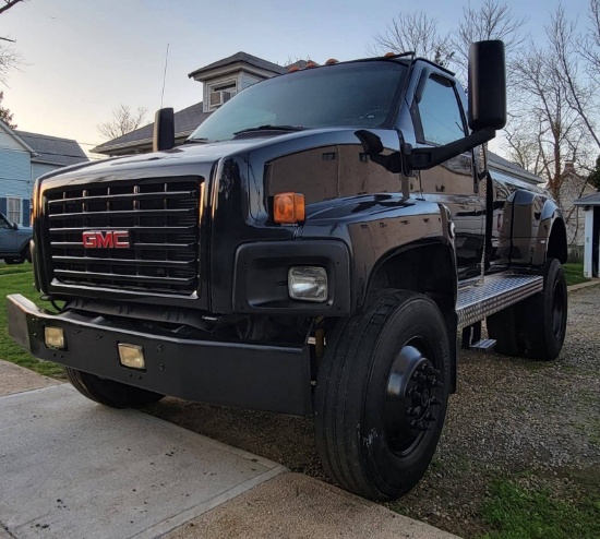 2003 GMC C7500 Dump Truck. Custom dump bed. 5" exhaust. Bucket seats. A rea