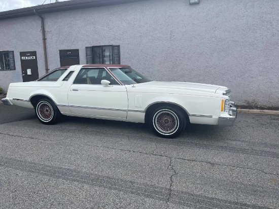 1979 Ford Thunderbird Coupe. Runs and drive smoothly. The interior red with