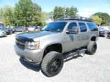 2009 Chevrolet Suburban LT SW.4x4, lifted.Runs and drives 100%.