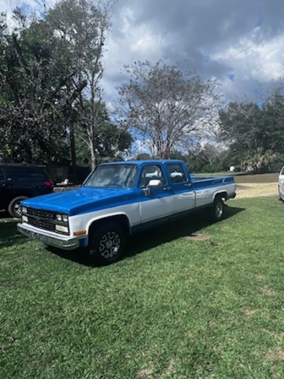 1991 Chevrolet 3500 Truck. This Truck has a 350 L engine, automatic transmi