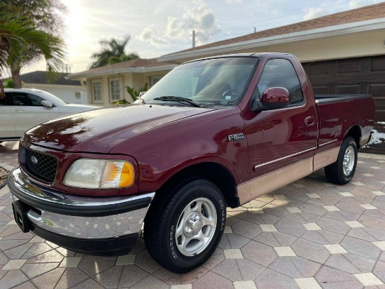 1997 Ford F150 XLT Truck. Single cab short bed. Clean car fax. One correct