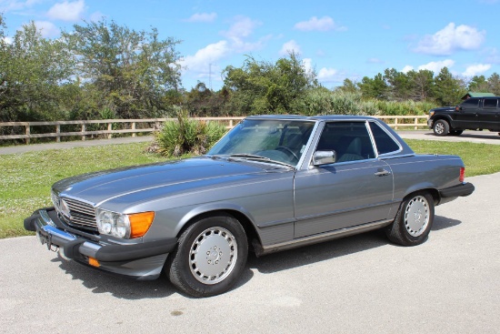 1987 Mercedes-Benz SL560 Convertible.5.6L V-8 engine.Automatic transmission