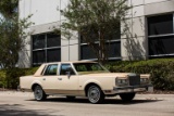 1984 Lincoln Town Car Sedan.Air condition.Power windows, power antenna.Tilt