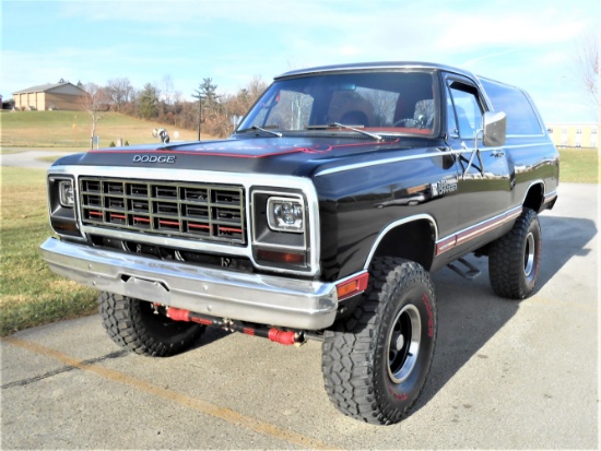 1985 Dodge Ramcharger SUV. Owned, designed and built by Dave Ferro of 'Tota