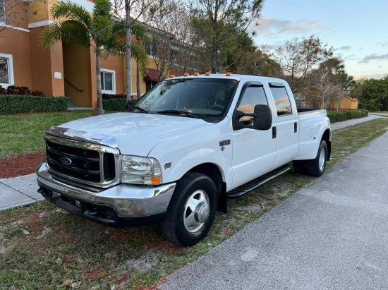 2001 Ford F350 Lariat Crew Cab Truck.V10, automatic transmission, short bed