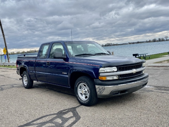 2002 Chevrolet Silverado Truck. Vortec Engine with Automatic Transmission.B