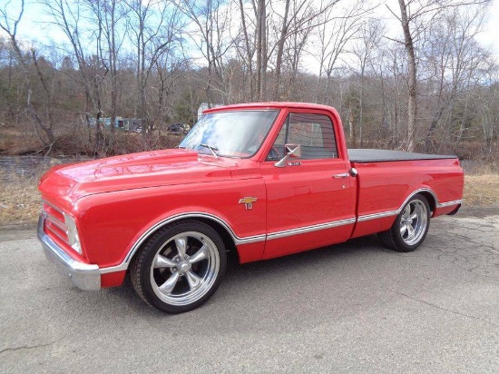 1967 Chevrolet C10 Truck. Killer restomod shortbed and desireable 2nd-gen m