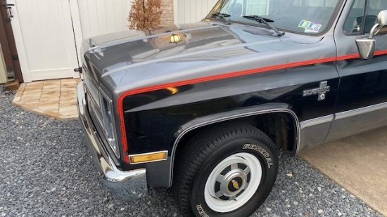 1986 Chevrolet Silverado C20 Truck. M code 350, camper special. New load ra