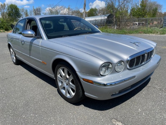 2004 Jaguar XJ8 Vanden Plas