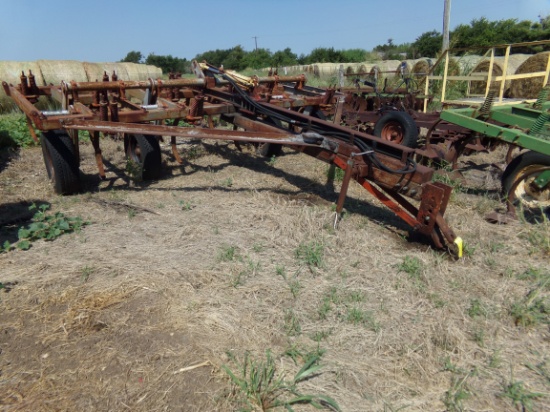 15 ft Chisel Plow * 13 shanks