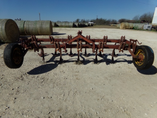 11 ft Chisel Plow * 11 shanks