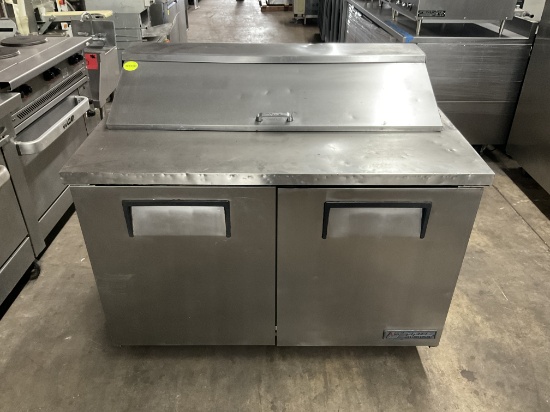 True sandwich Salad Prep Table  Refrigerated Base