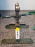 SCREW-TYPE REEL STAND