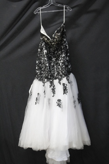 Splash Black and White Strapless Full Length Dress with Lace Size: 20, Mode
