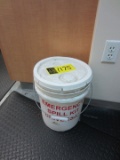 EMERGENCY SPILL KIT, UNIVERSAL