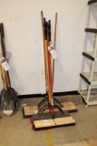 LOT 9 (APPROX.) LIBMAN AND OTHER FLOOR BROOMS, PUSH TYPE