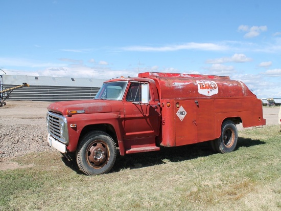 FORD 600 SERIES MODEL 612 1970 FUEL TRUCK