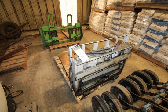 CASCADE, PUSH/PULL FORKLIFT ATTACHMENT