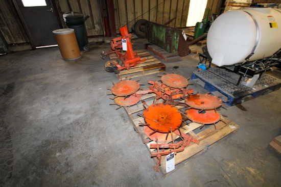 LOT OF 2-SKIDS-ALLIS-CHALMERS, FENDERS