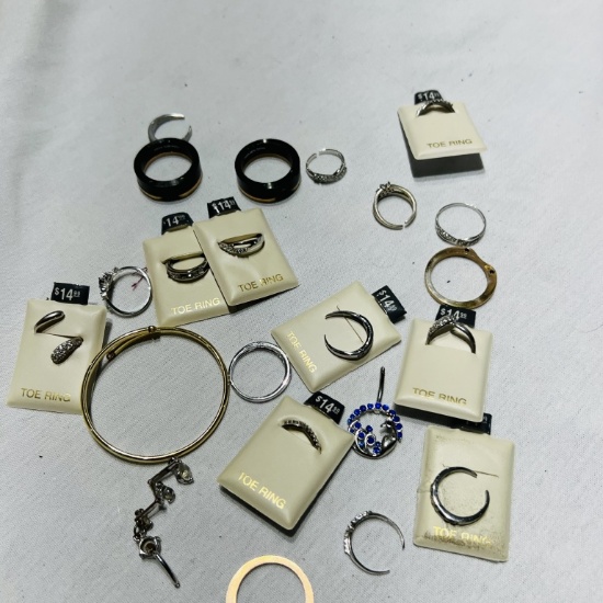 LOT ASSORTED TOE RINGS AND JEWELRY