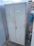 2 LOCKERS