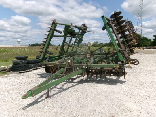 John Deere 724 Finisher
