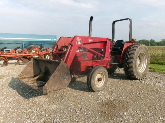 Case IH 4210 Tractor With Loader