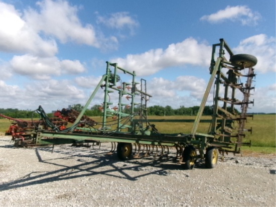 John Deere 1000 Field Cultivator