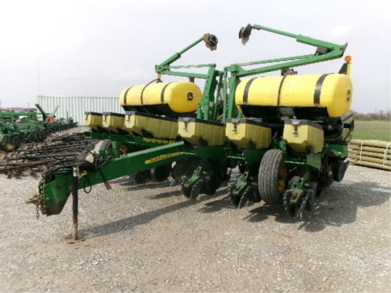 2008 John Deere 1760 Planter