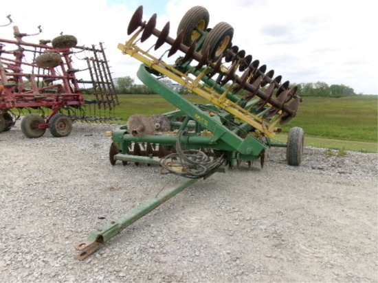 John Deere 220 Disk