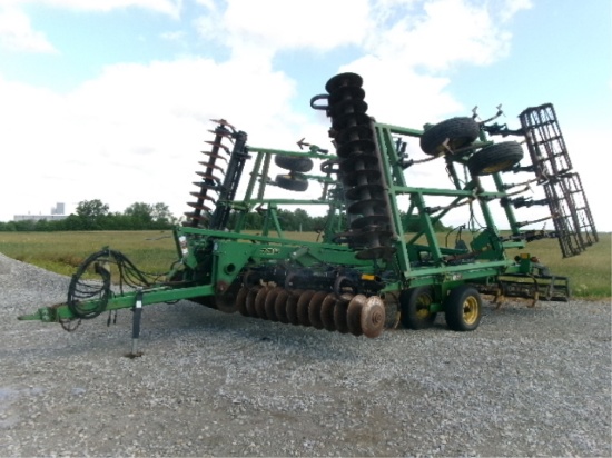 John Deere 726 Finisher