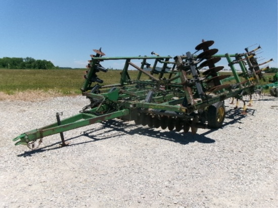 John Deere 724 Finisher