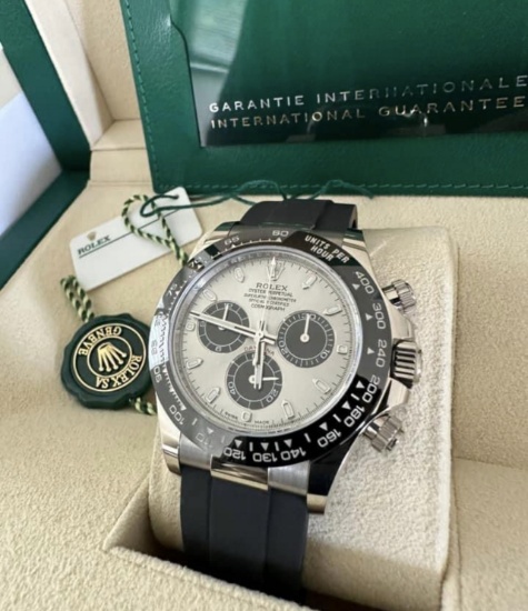 New Rolex 18k White Gold Daytona on Oysterflex Comes with Box & papers