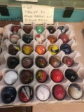 TRAY OF 30 MIXED MARBLES WITH COLORED BASES