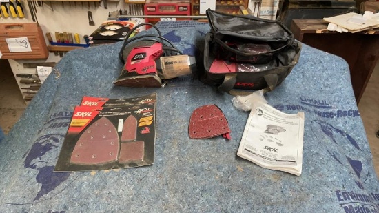 Skil hand angle sander with accessories and paper