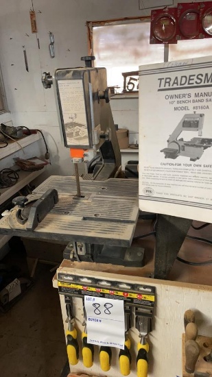 Tradesman 10 inch band saw with accessories