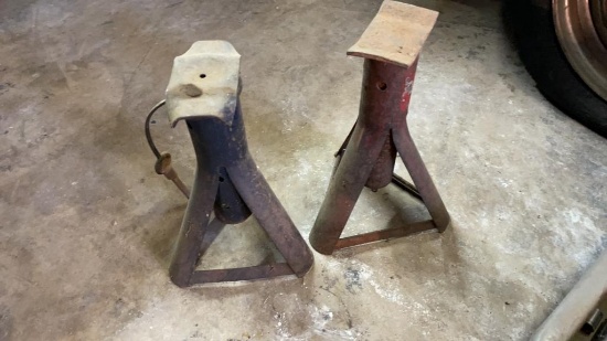 Jack stands