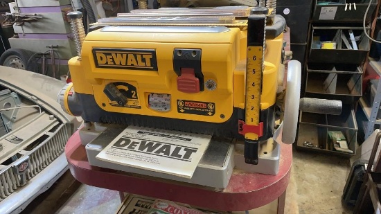 Dewalt Planer with extra blades