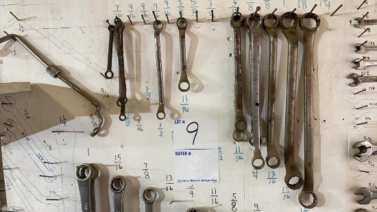 Box end wrenches with distributor wrench