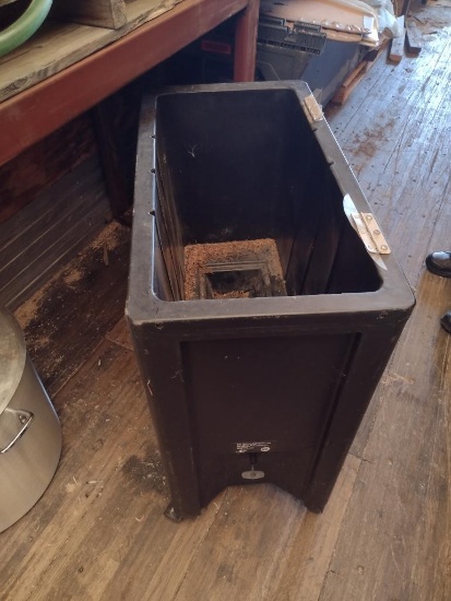 Insulated Carrier
